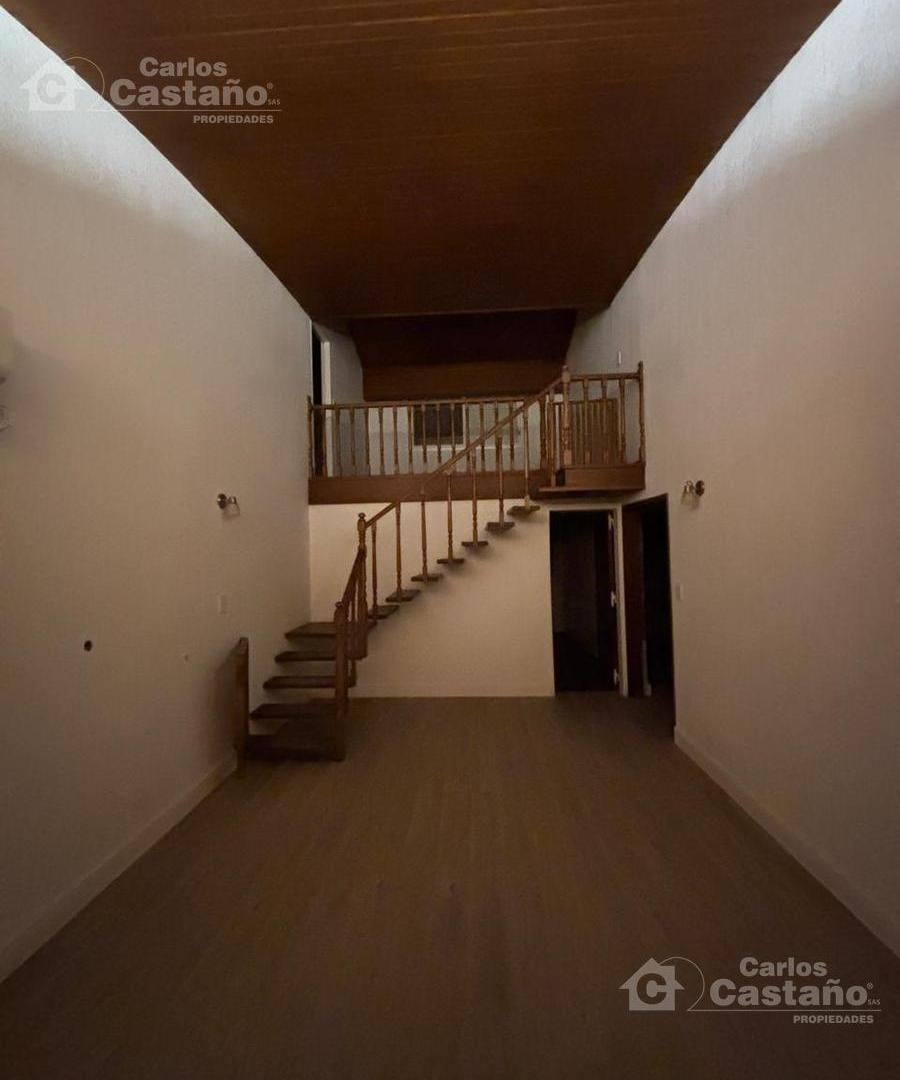 Foto de Chalet 5 Amb. con Jardín y 2 Cocheras, a 1/c de Av. Maipú, imagen 1