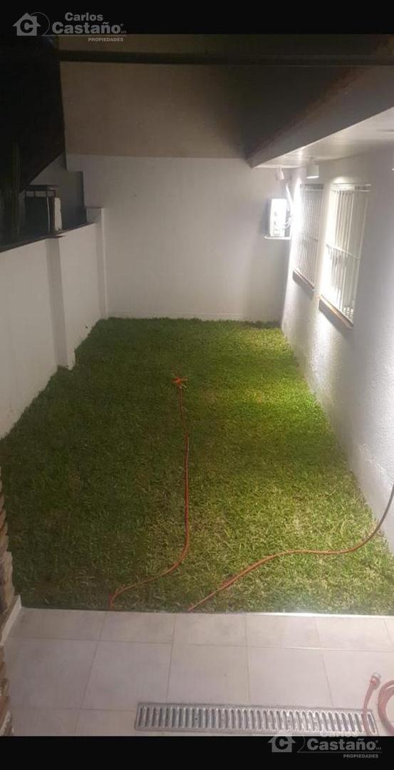 Foto de Chalet 5 Amb. con Jardín y 2 Cocheras, a 1/c de Av. Maipú, imagen 3