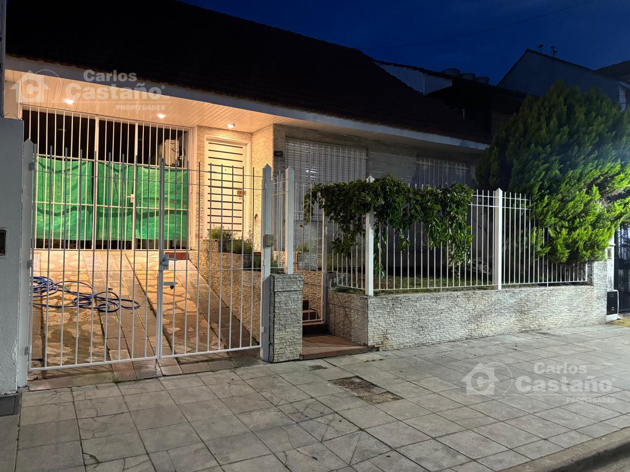 Foto de Chalet 5 Amb. con Jardín y 2 Cocheras, a 1/c de Av. Maipú, imagen 2