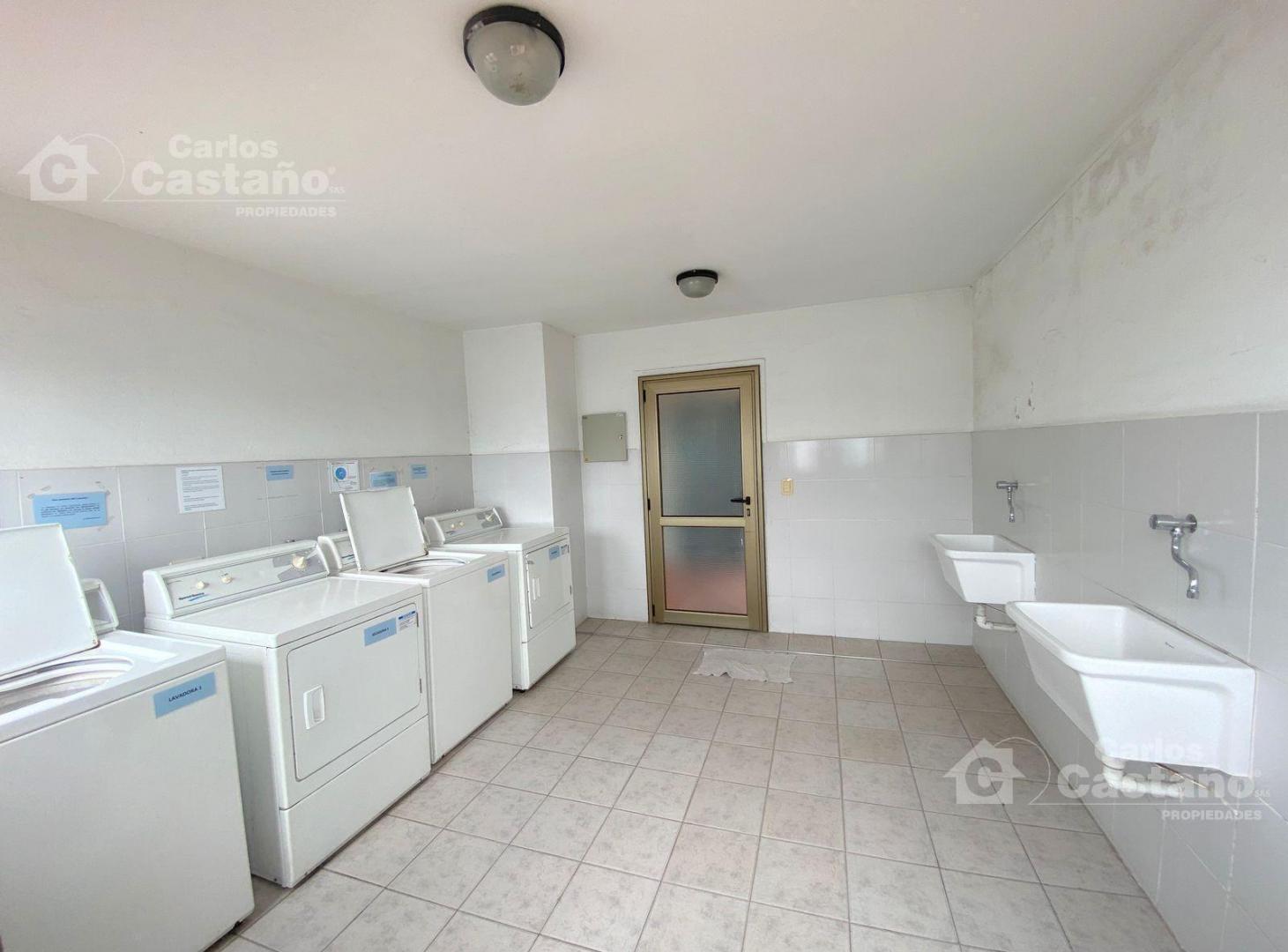 Foto de Exc. y Amplio 2 Amb. con Balcón Cochera Piscina Parrilla Laundry, imagen 2