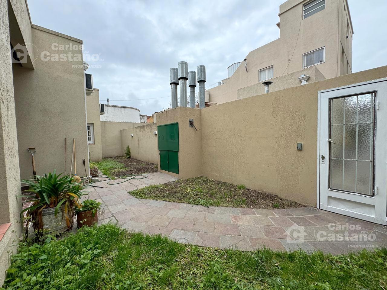 Foto de Moderno PH 4 Amb. Sin Expensas con Patio, Jardín y Cochera, imagen 1