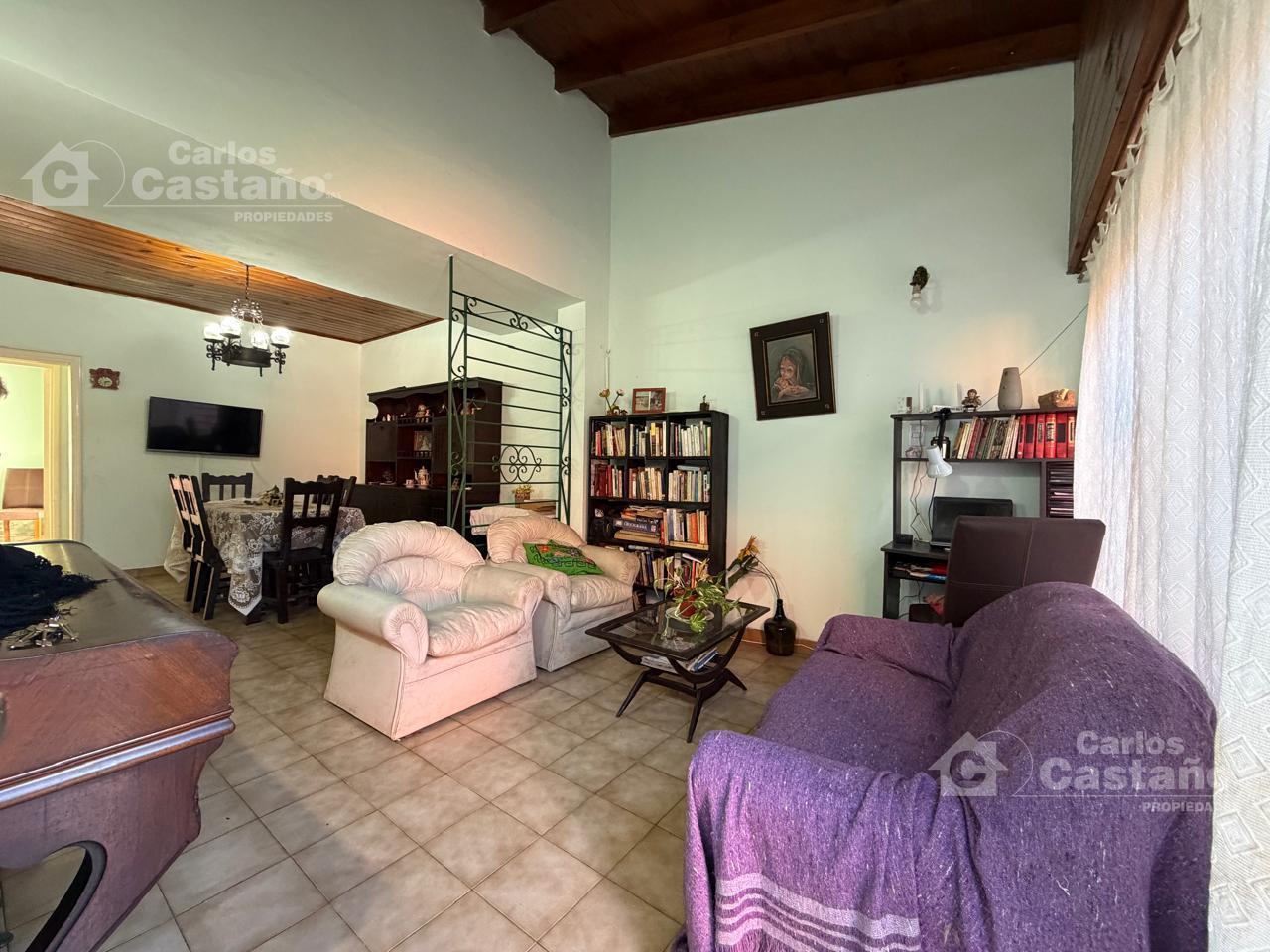 Chalet en 1 Planta, 2 Amb. + PH 2 Amb. con Patio, Parrilla, Garaje y Jardín