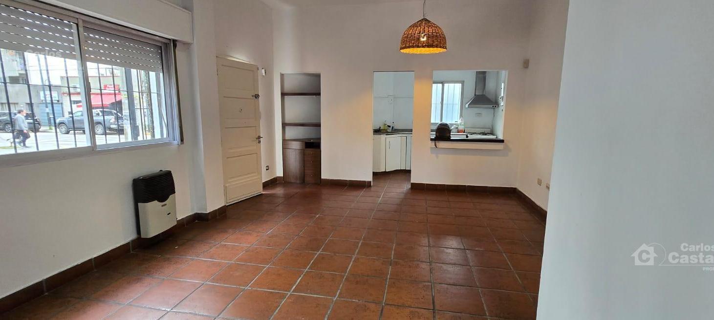 Foto de Casa 3 Amb. en Lote Propio y en Esquina, imagen 2