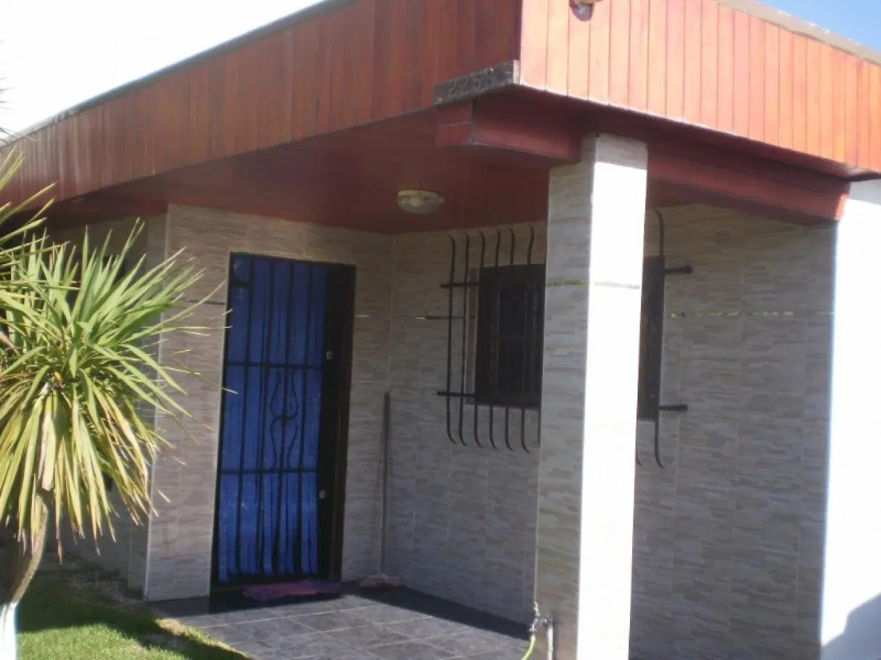 Casa 3 ambientes con gran parque 3