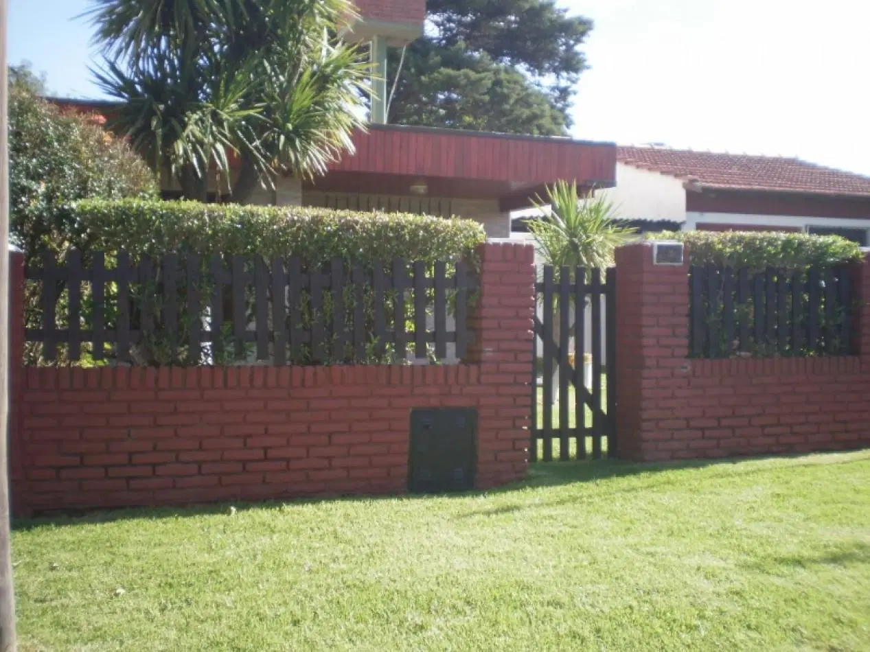 Casa 3 ambientes con gran parque 1