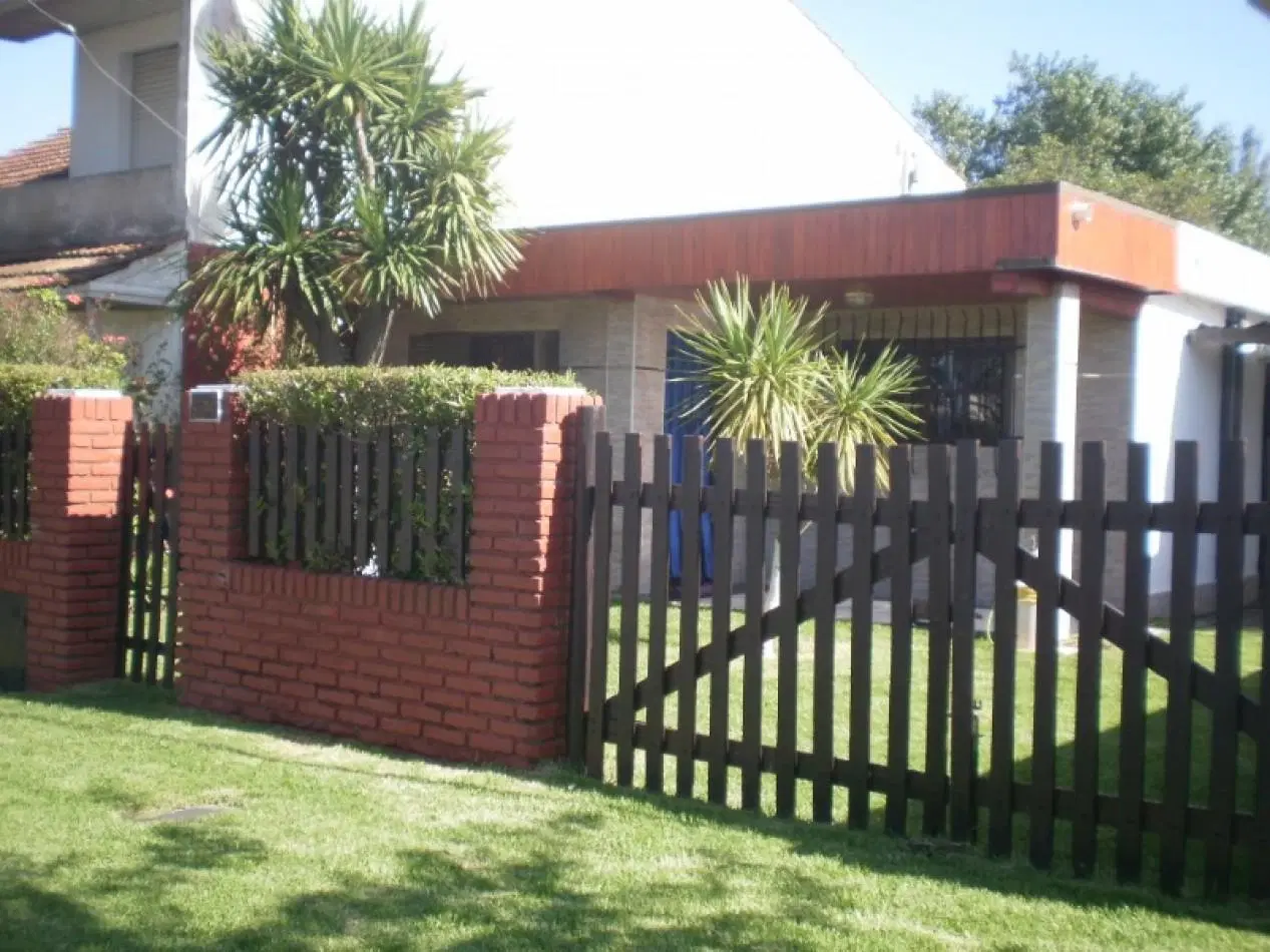 Casa 3 ambientes con gran parque 4