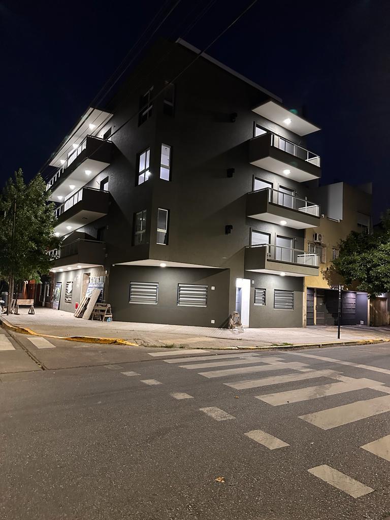 Departamento Semipiso 3 Amb - P. B. Nº 1 2