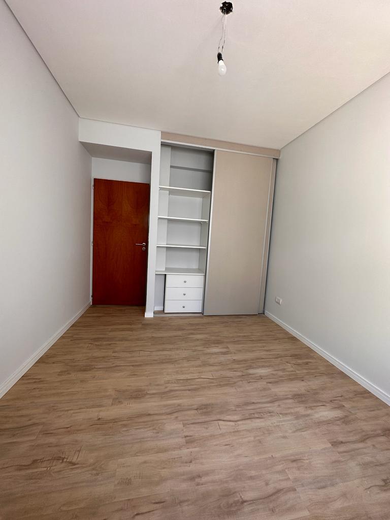 Departamento 3 Amb Al Frente con Balcón - Apto Crédito Bancario. 4