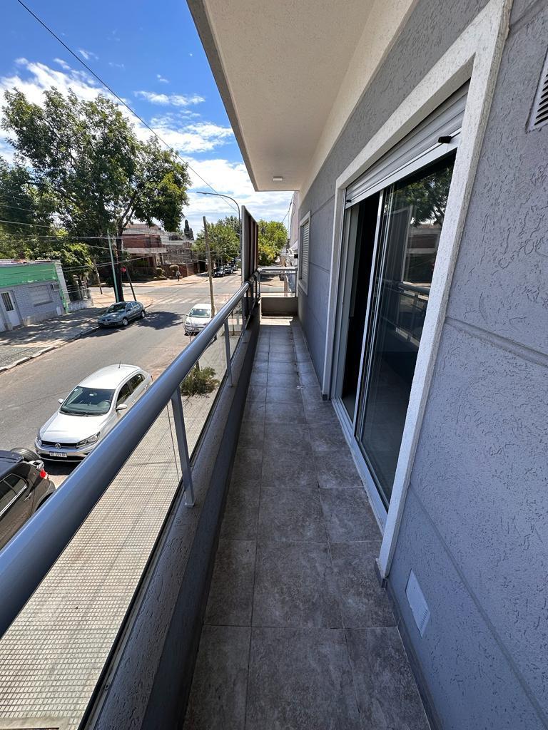 Departamento 3 Amb Al Frente con Balcón - Apto Crédito Bancario. 2