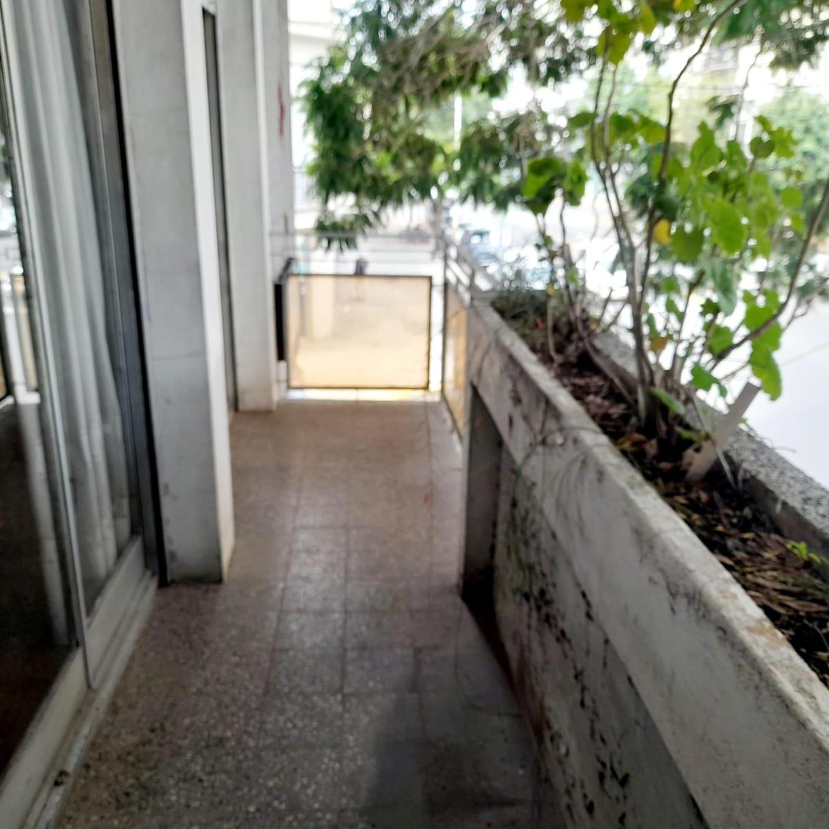 Piso Unico C/hab de Serv y Tza en Esq 4