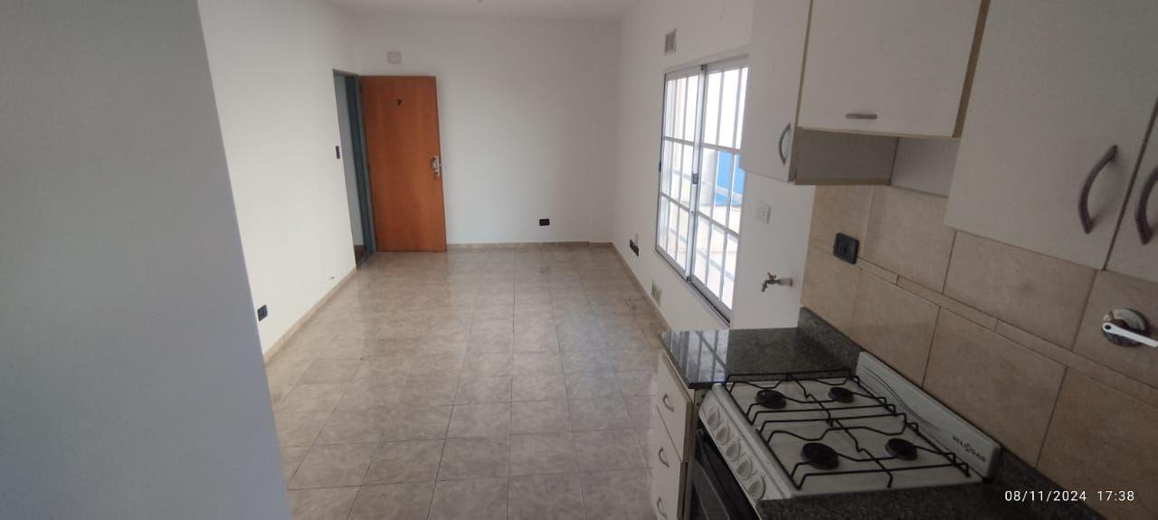 Foto de 2 AMBIENTES PRIMER PISO POR ESCALERA, imagen 2