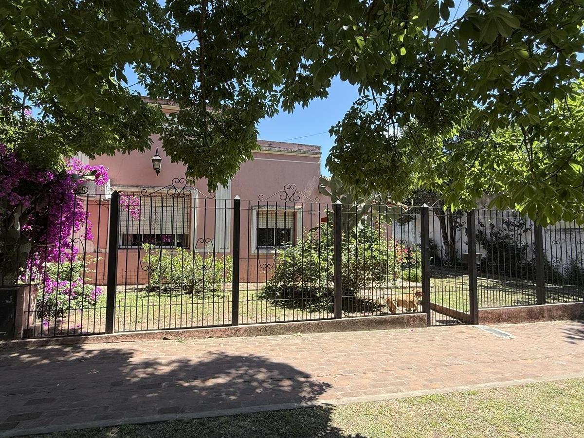 Casa en Venta en Una Sola Planta Estilo Colonial, San Miguel 2