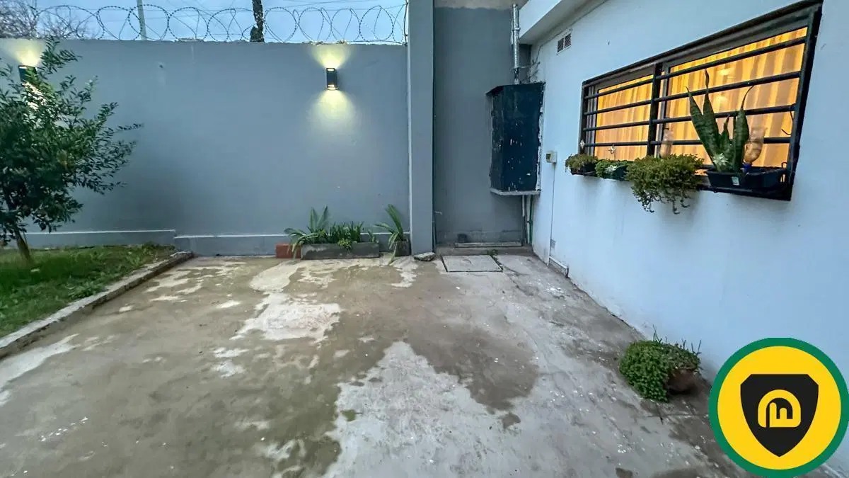 VENTA CASA 2 AMBIENTES CON CONSTRUCCION EN PLANTA ALTA - TRUJUI- MORENO 5