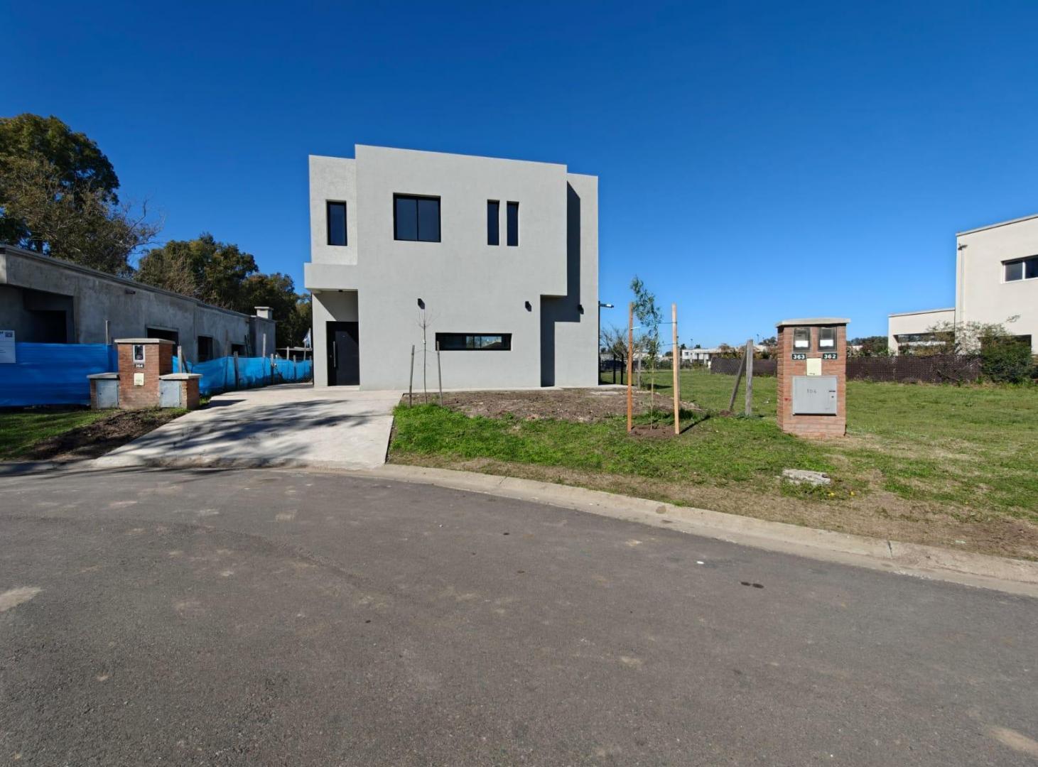 VENTA CASA 5 AMBIENTES en Pilar A ESTRENAR- 4 DORMITORIOS-PARRILLA-BARRIO SANTA LUCIA