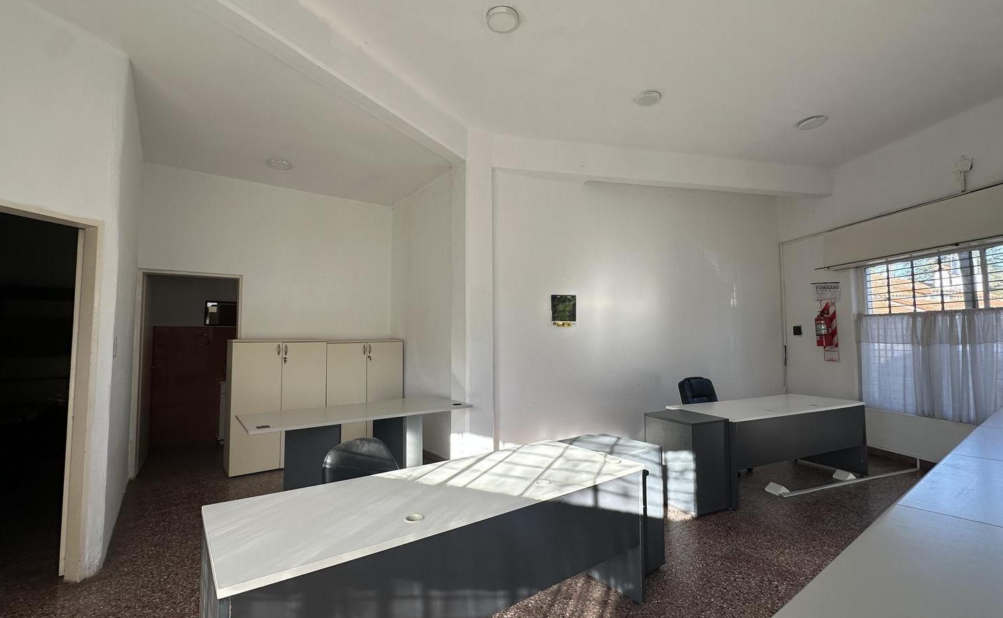 Foto de VENTA DE 3 LOCALES EN PB Y 3 DEPTOS 3 AMB PA- BELLA VISTA, imagen 2