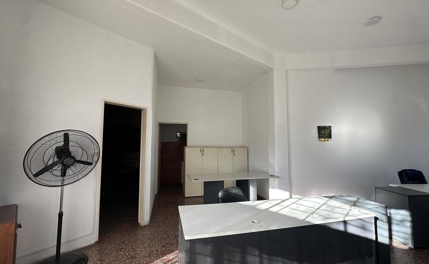 Foto de VENTA DE 3 LOCALES EN PB Y 3 DEPTOS 3 AMB PA- BELLA VISTA, imagen 1