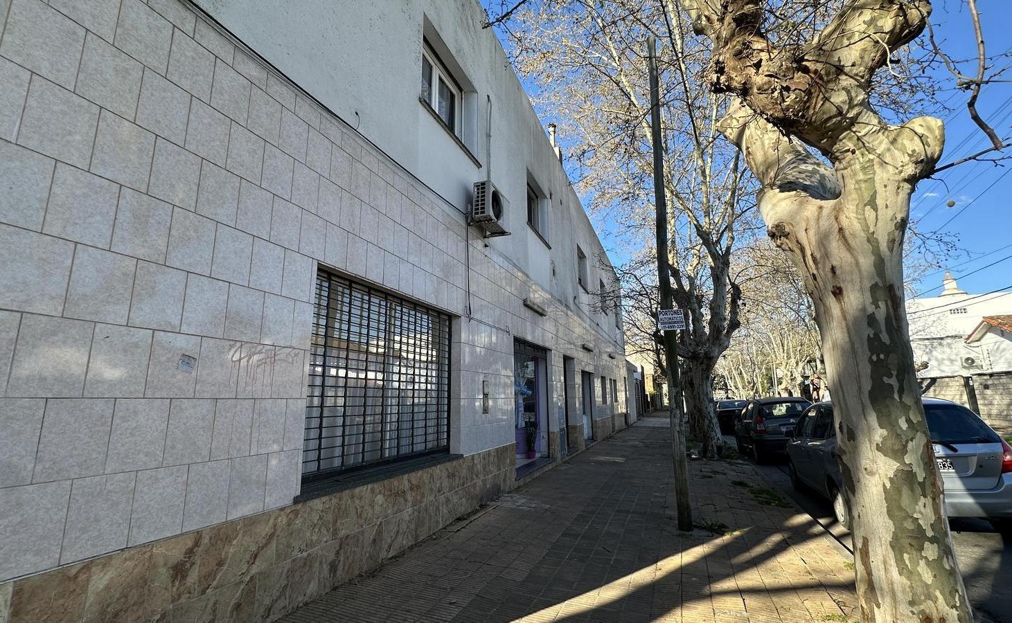 Foto de VENTA DE 3 LOCALES EN PB Y 3 DEPTOS 3 AMB PA- BELLA VISTA, imagen 5