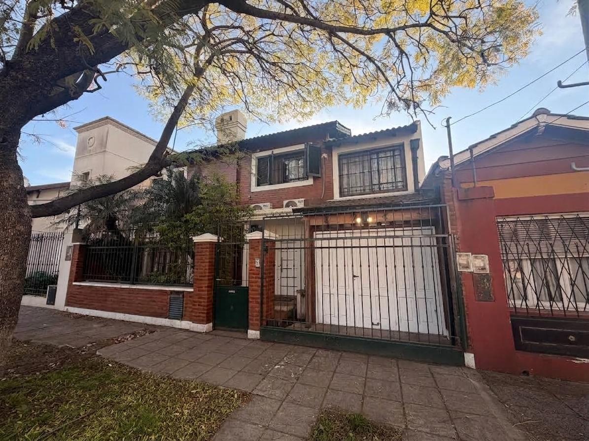 Foto de Venta Casa 5 ambientes en Hurlingham, imagen 1