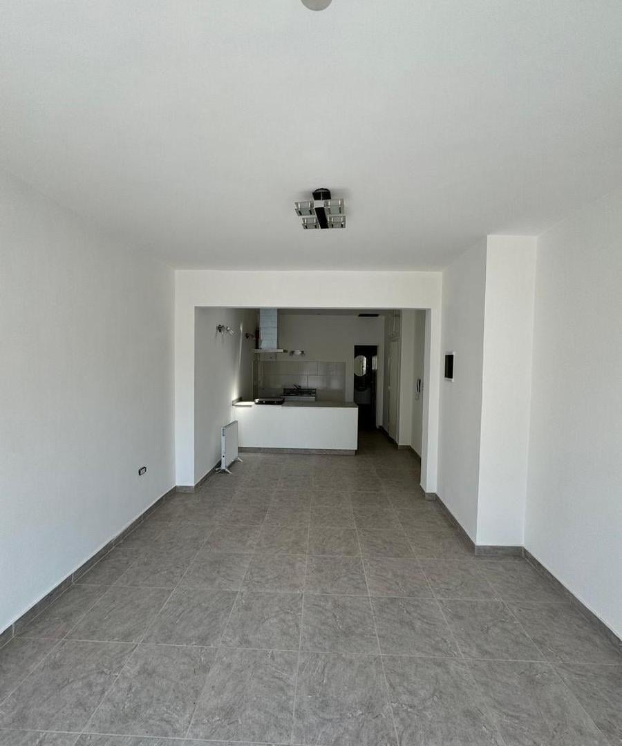 Foto de VENTA LOCAL con DEPARTAMENTOS - Sobre Av. Perón - San Miguel, imagen 5