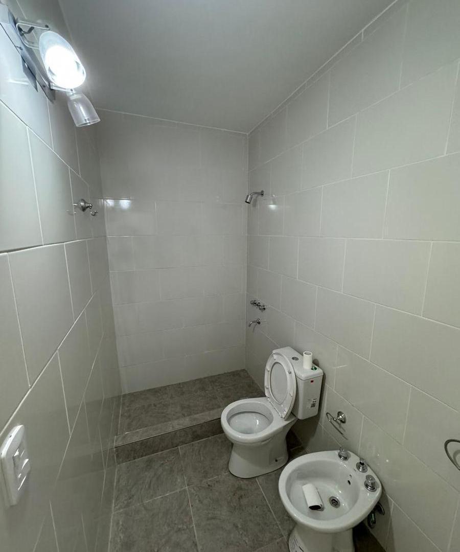 Foto de VENTA LOCAL con DEPARTAMENTOS - Sobre Av. Perón - San Miguel, imagen 1