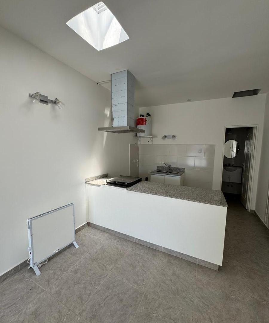 Foto de VENTA LOCAL con DEPARTAMENTOS - Sobre Av. Perón - San Miguel, imagen 4