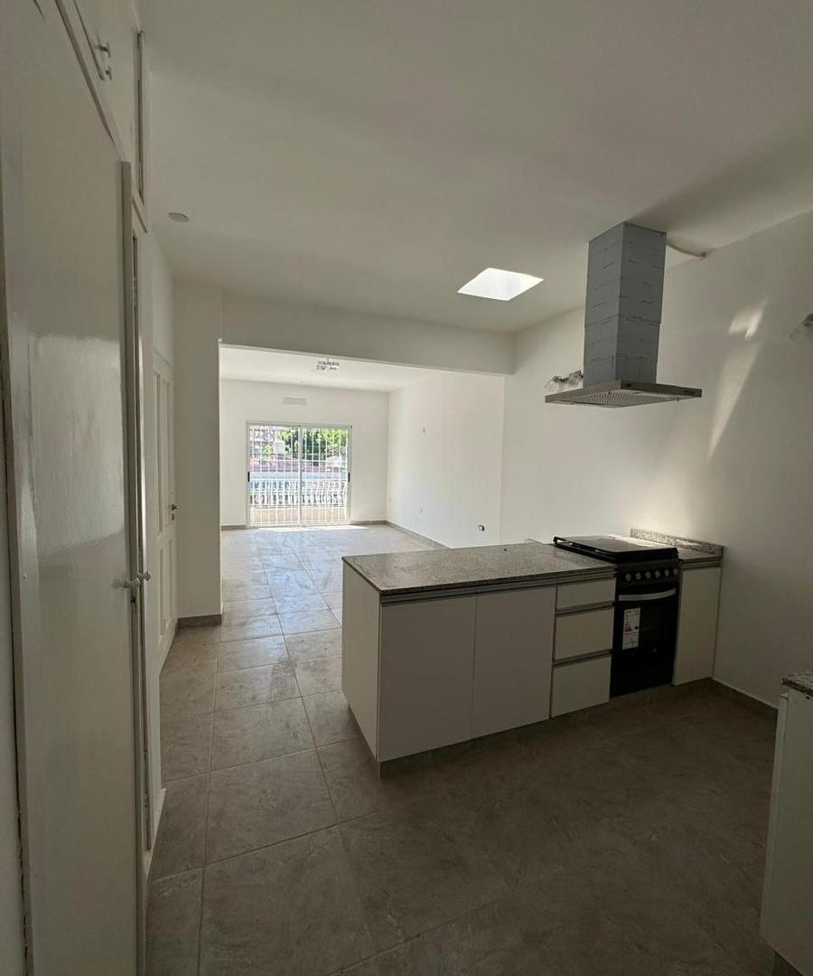 Foto de VENTA LOCAL con DEPARTAMENTOS - Sobre Av. Perón - San Miguel, imagen 2