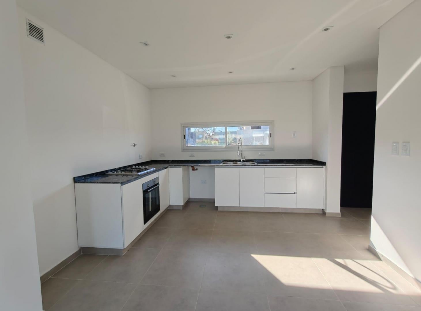 Foto de Venta Casa 5 ambientes en Pilar Del Este Barrio Santa Lucia, imagen 5