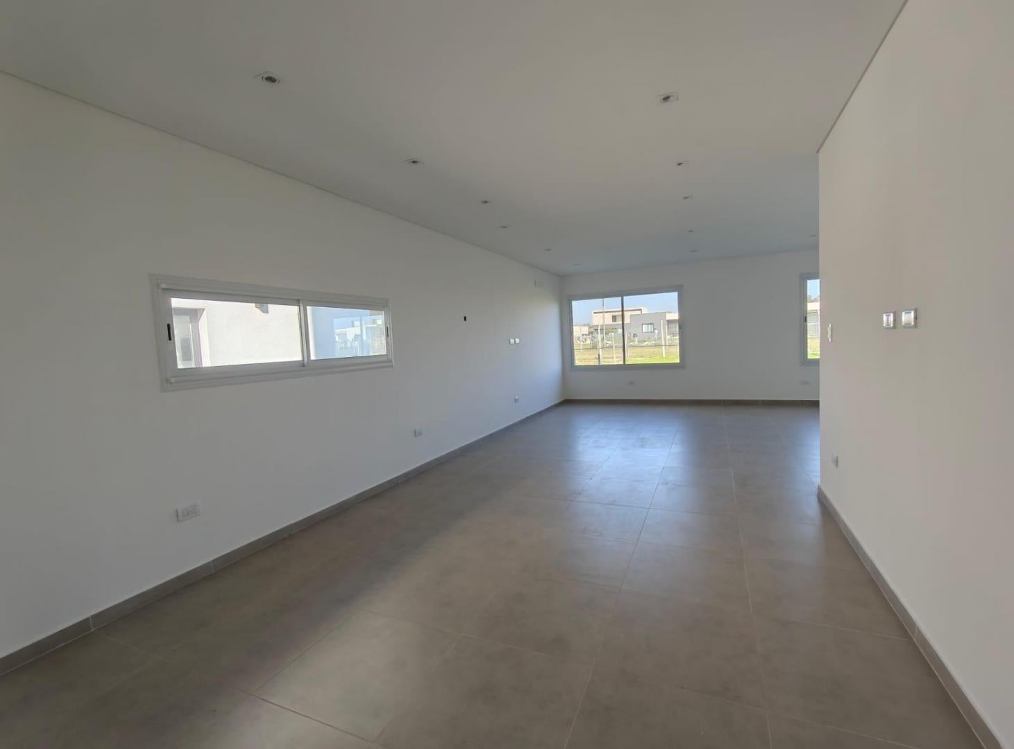Foto de Venta Casa 5 ambientes en Pilar Del Este Barrio Santa Lucia, imagen 4