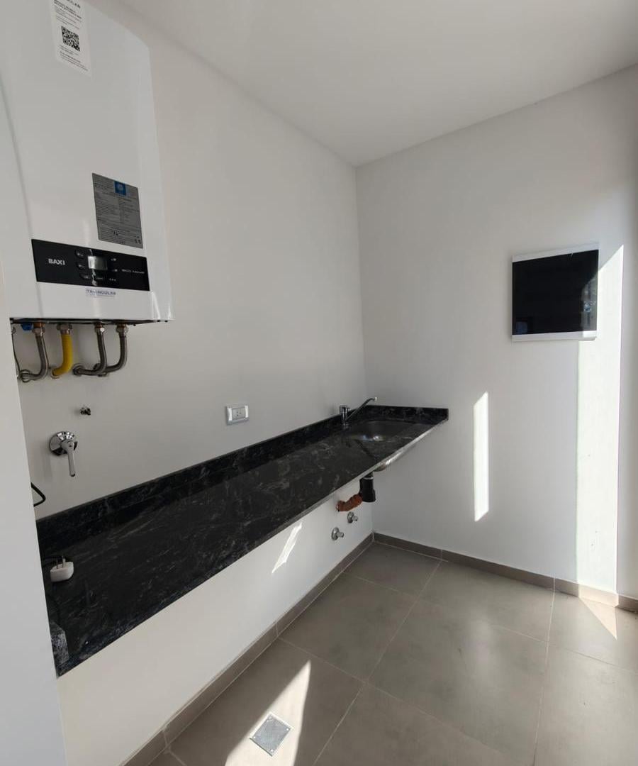 Foto de Venta Casa 7 ambientes en Barrio Santa Lucia Pilar del Este, imagen 4