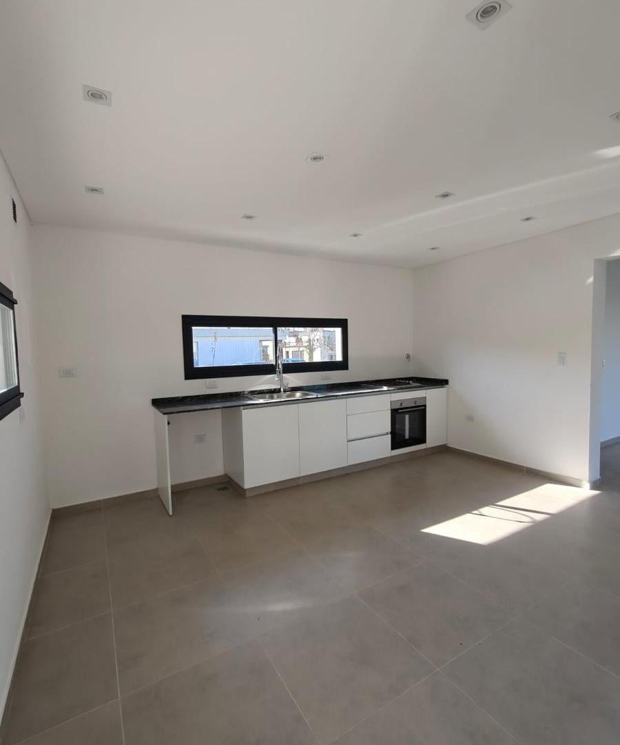 Foto de Venta Casa 7 ambientes en Barrio Santa Lucia Pilar del Este, imagen 3