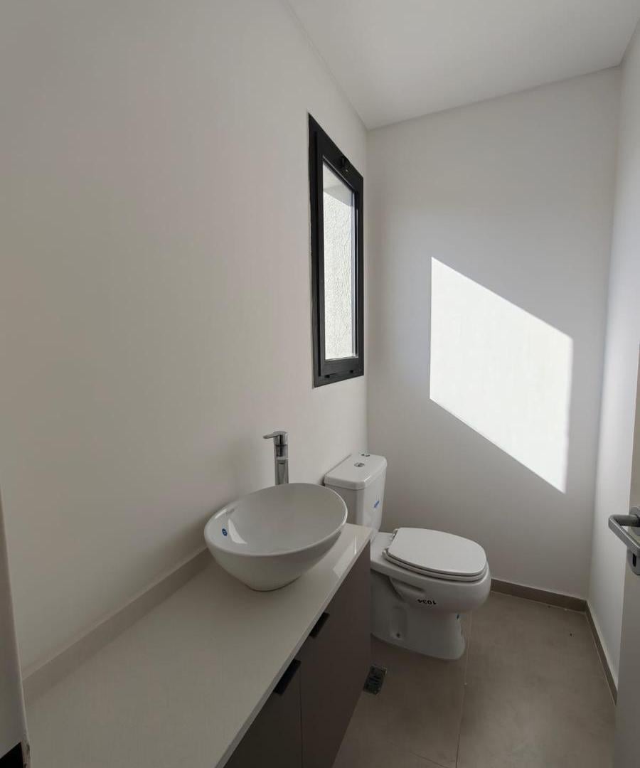 Foto de Venta Casa 7 ambientes en Barrio Santa Lucia Pilar del Este, imagen 5