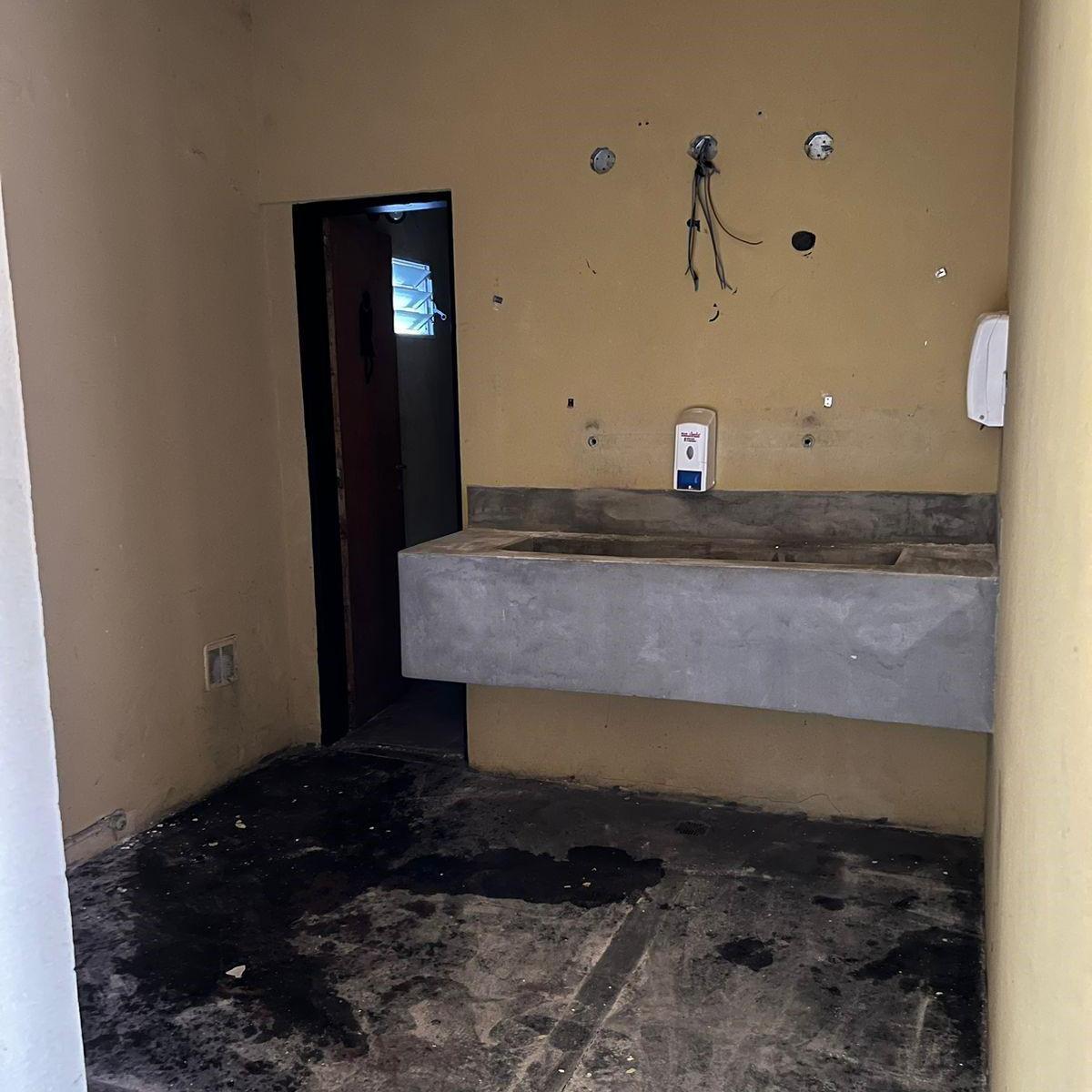 Venta terreno/ deposito/local comercial,