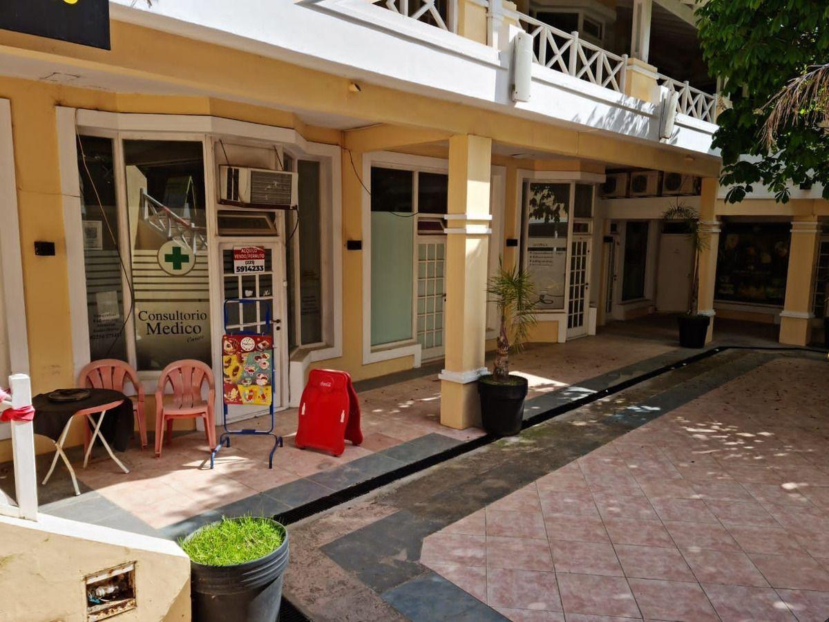 Foto de LOCAL COMERCIAL EN CARILÓ EXC. UBICACIÓN, imagen 2