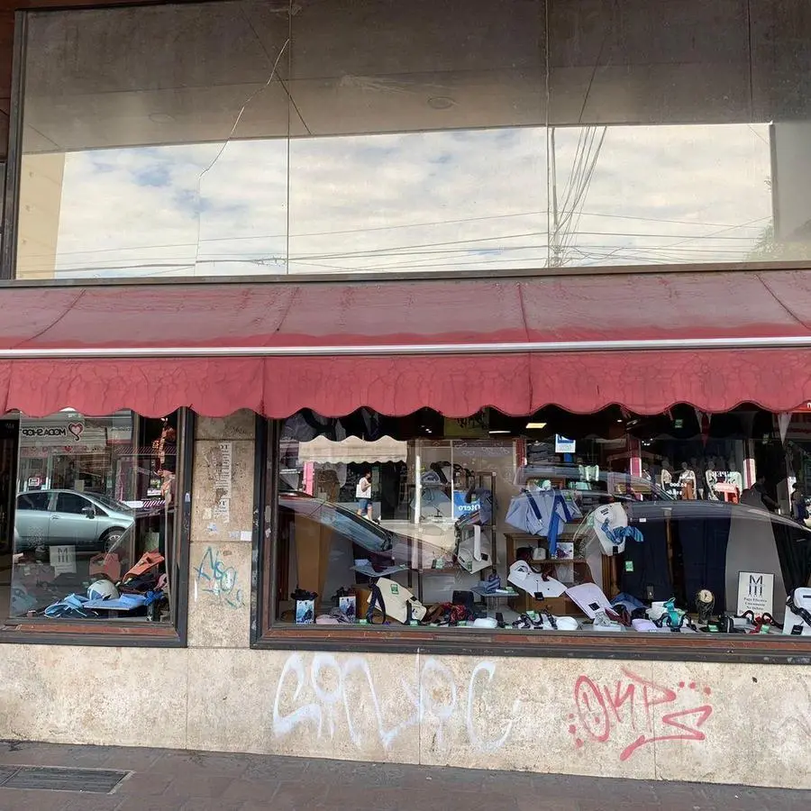 VENTA DE IMPORTANTE LOCAL EN GALERIA OLIVER (nuevo valor) 3
