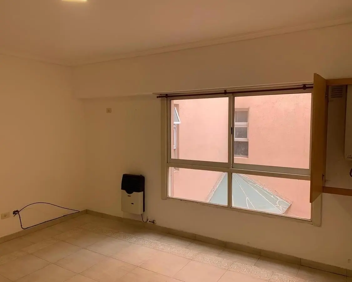 Venta de Monoambiente con cochera a 1 cuadra de estación banfield (y baulera) 2