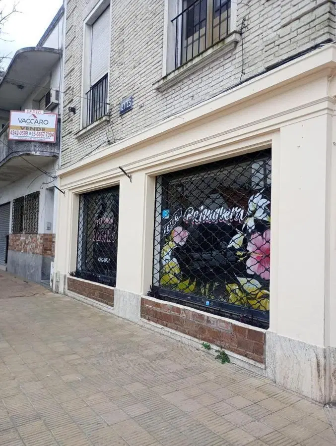 VENTA DE LOCAL EN BANFIELD OESTE EN ESQUINA ESTRATEGICA - SIN EXPENSAS 4