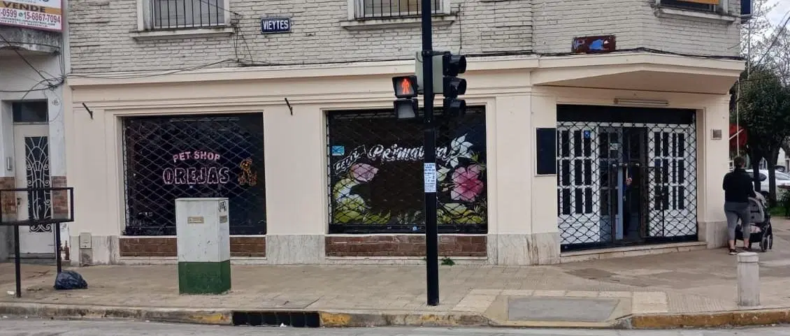 VENTA DE LOCAL EN BANFIELD OESTE EN ESQUINA ESTRATEGICA - SIN EXPENSAS 3