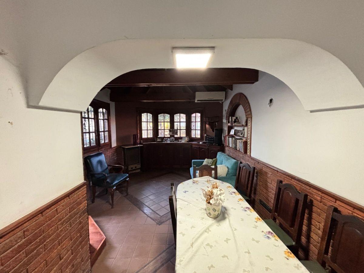 Foto de VENTA DE DOS CASAS SOBRE DOS LOTES INDEPENDIENTES EN LOMAS DE ZAMORA, imagen 1
