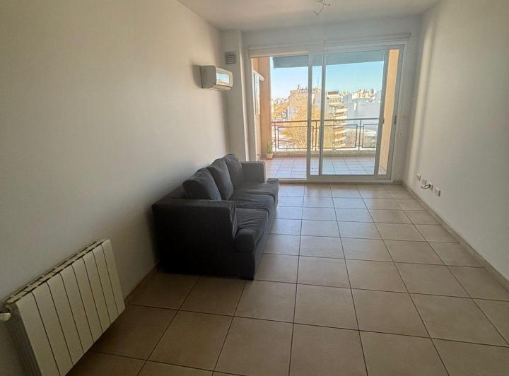 Excelente departamento de 2 ambientes y medio en alquiler, bajas expensas. 2
