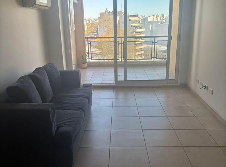 Excelente departamento de 2 ambientes y medio en alquiler, bajas expensas. 1