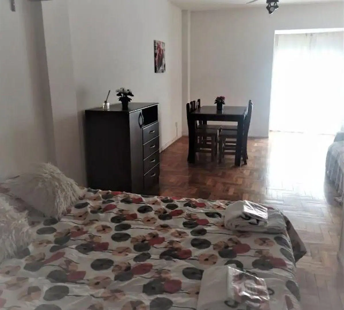 MONOAMBIENTE AMPLIO Y AMOBLADO AL FRENTE CON BALCÓN – EXCELENTE UBICACIÓN (RECOLETA / BALVANERA) 4