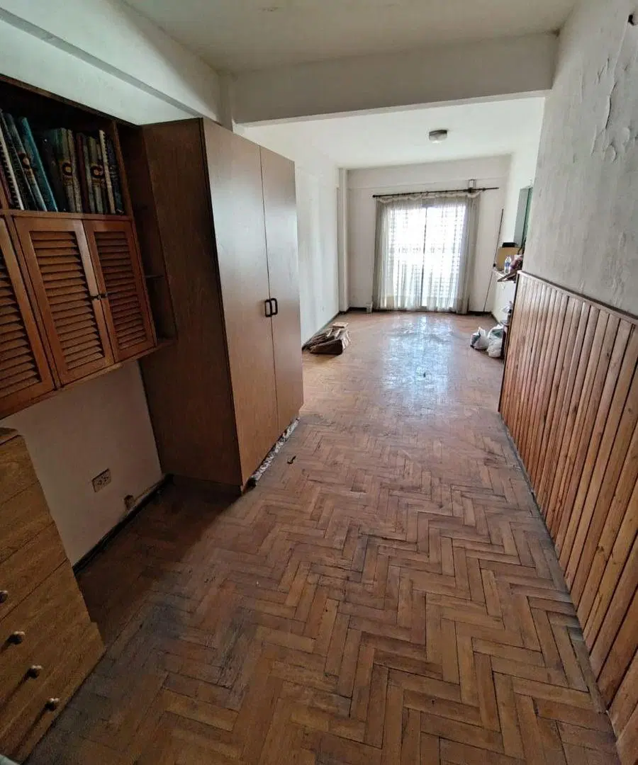 2 AMBIENTES AL FRENTE CON BALCÓN – IDEAL INVERSORES – A RECICLAR – ABASTO 2