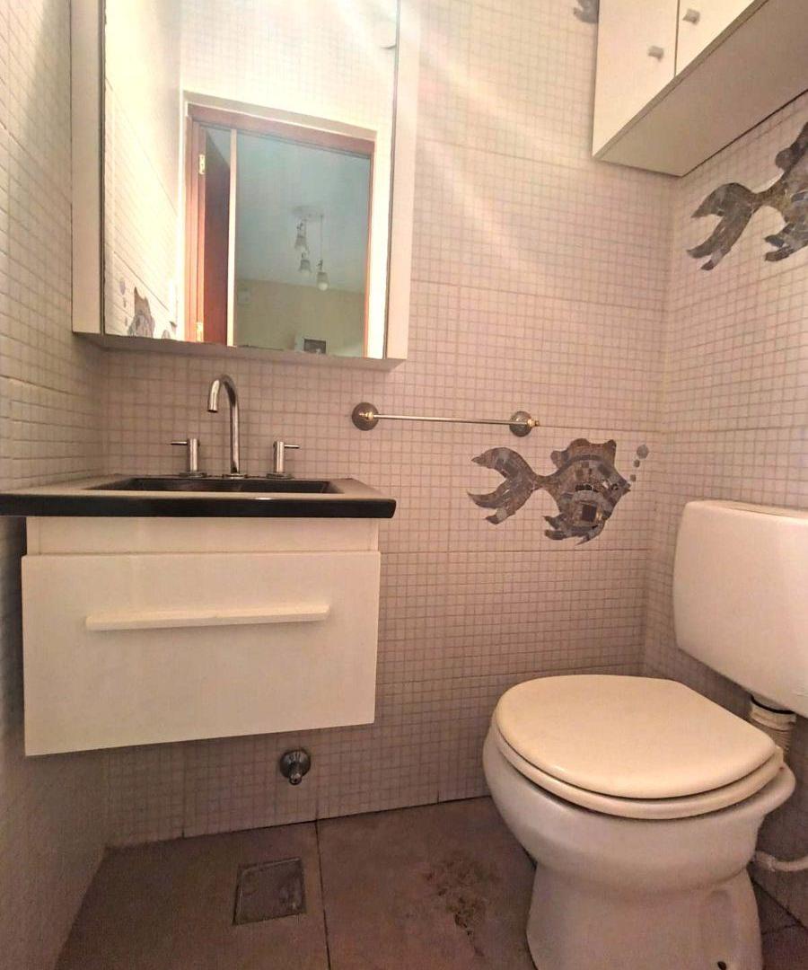 Foto de IMPECABLE Y AMPLIO 3 AMB AL FRENTE CON BALCÓN Y GRAN COCINA RECICLADA, imagen 3