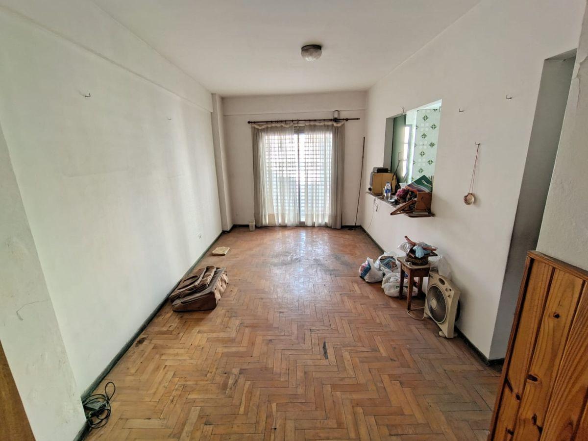 Foto de 2 AMBIENTES AL FRENTE CON BALCÓN – IDEAL INVERSORES – A RECICLAR, imagen 3