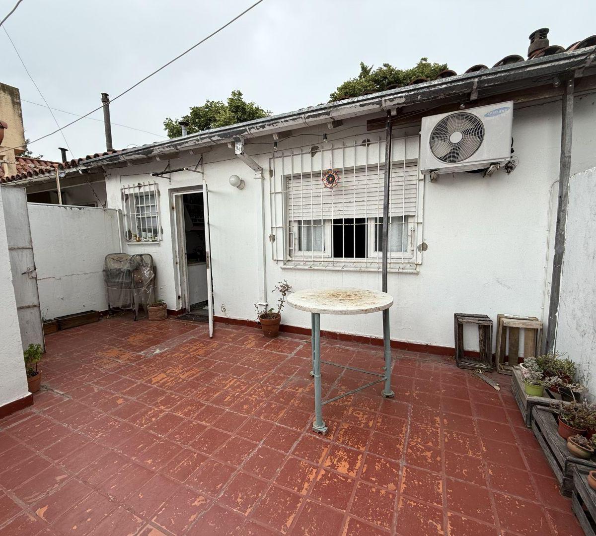 Sobre Pte Perón, a 3 cuadras de estación, y centro comercial