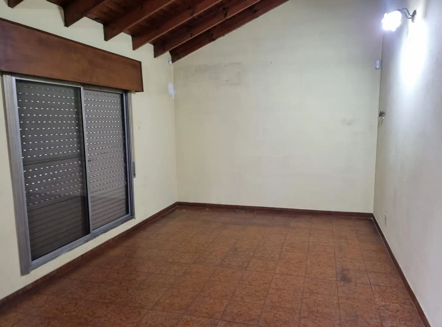 CASA CON LOCALES EN SOLANO 3