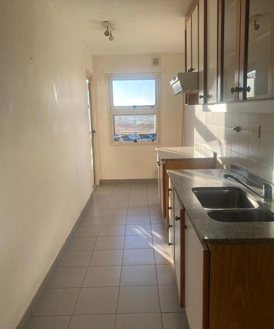 DEPARTAMENTO 4 AMBIENTES EN TORRES DE BERNAL. 5