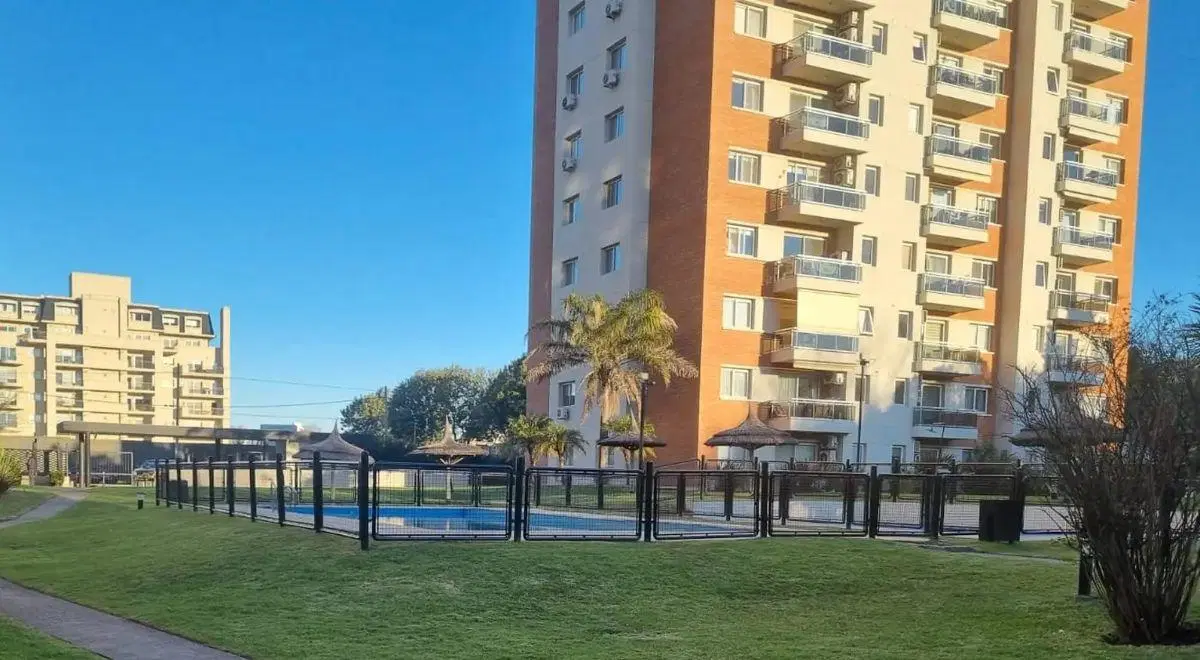 DEPARTAMENTO 4 AMBIENTES EN TORRES DE BERNAL. 2