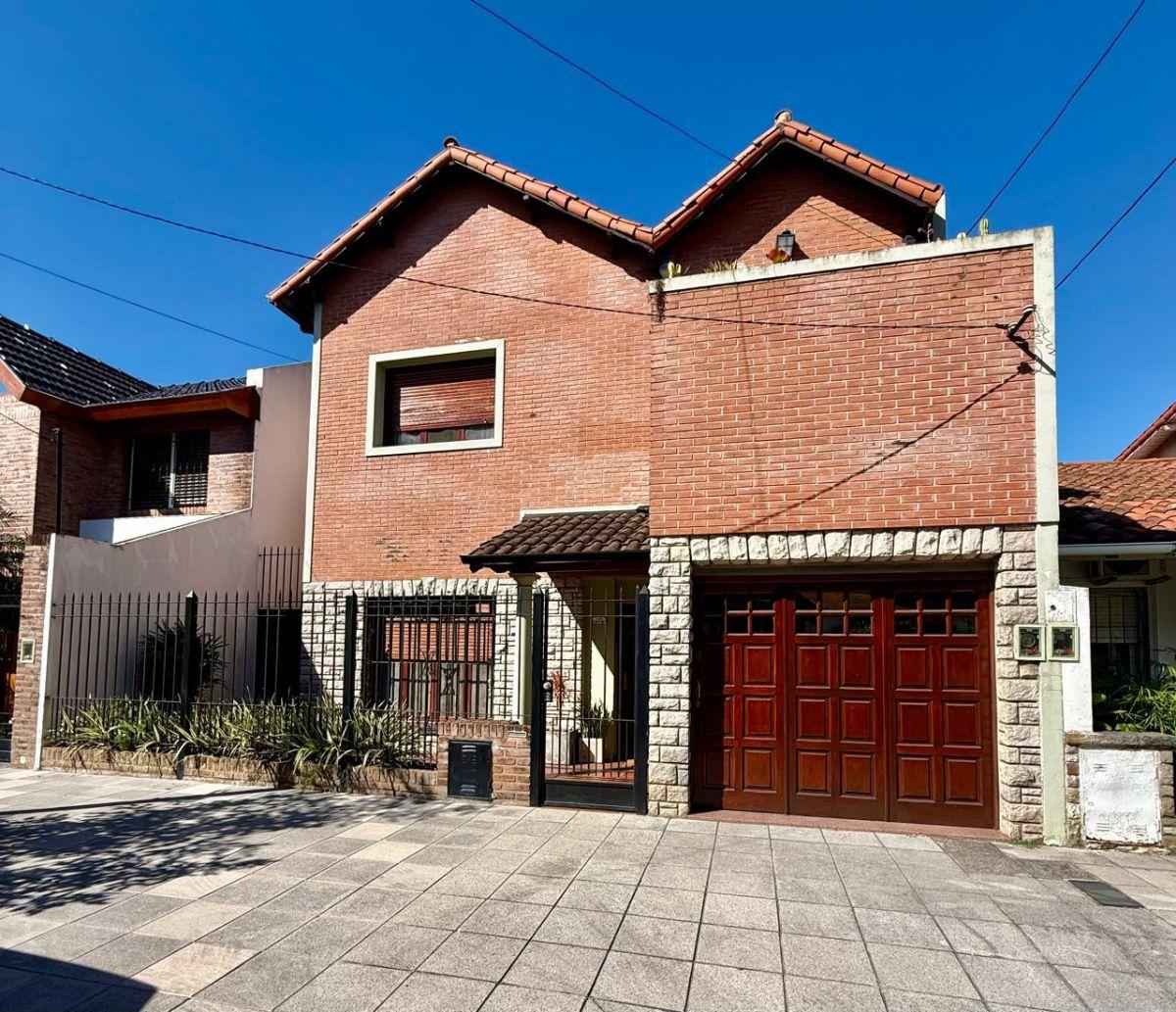 Casa 5/6 ambientes con cochera y jardin en Olivos