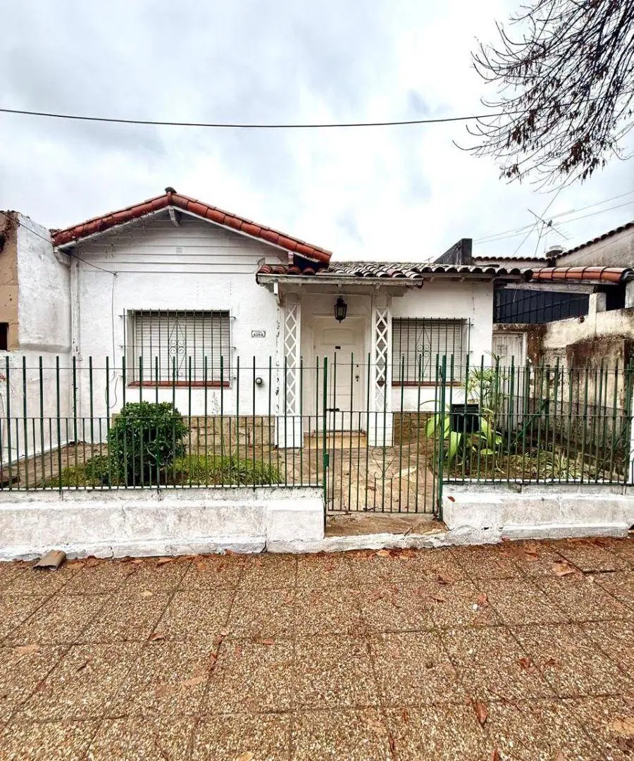 PH al frente de 3 ambientes con Jardin 1